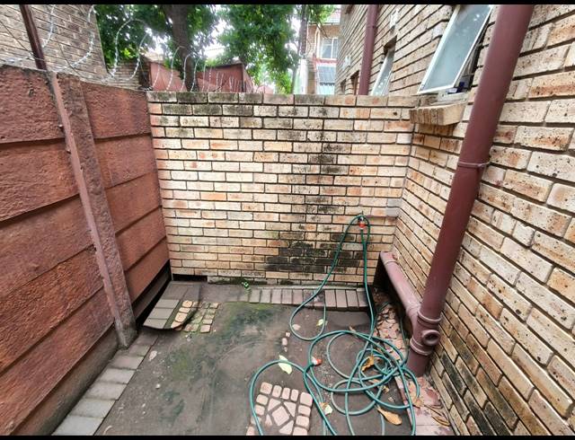 1 BEDROOM APARTMENT FOR SALE IN RUSTENBURG CENTRAL